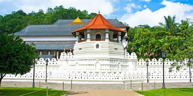 temple-of-tooth-sri-lanka-3