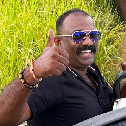 Driver-Guide-Asanka Our driver guide Asanka Lanka Tour Experts